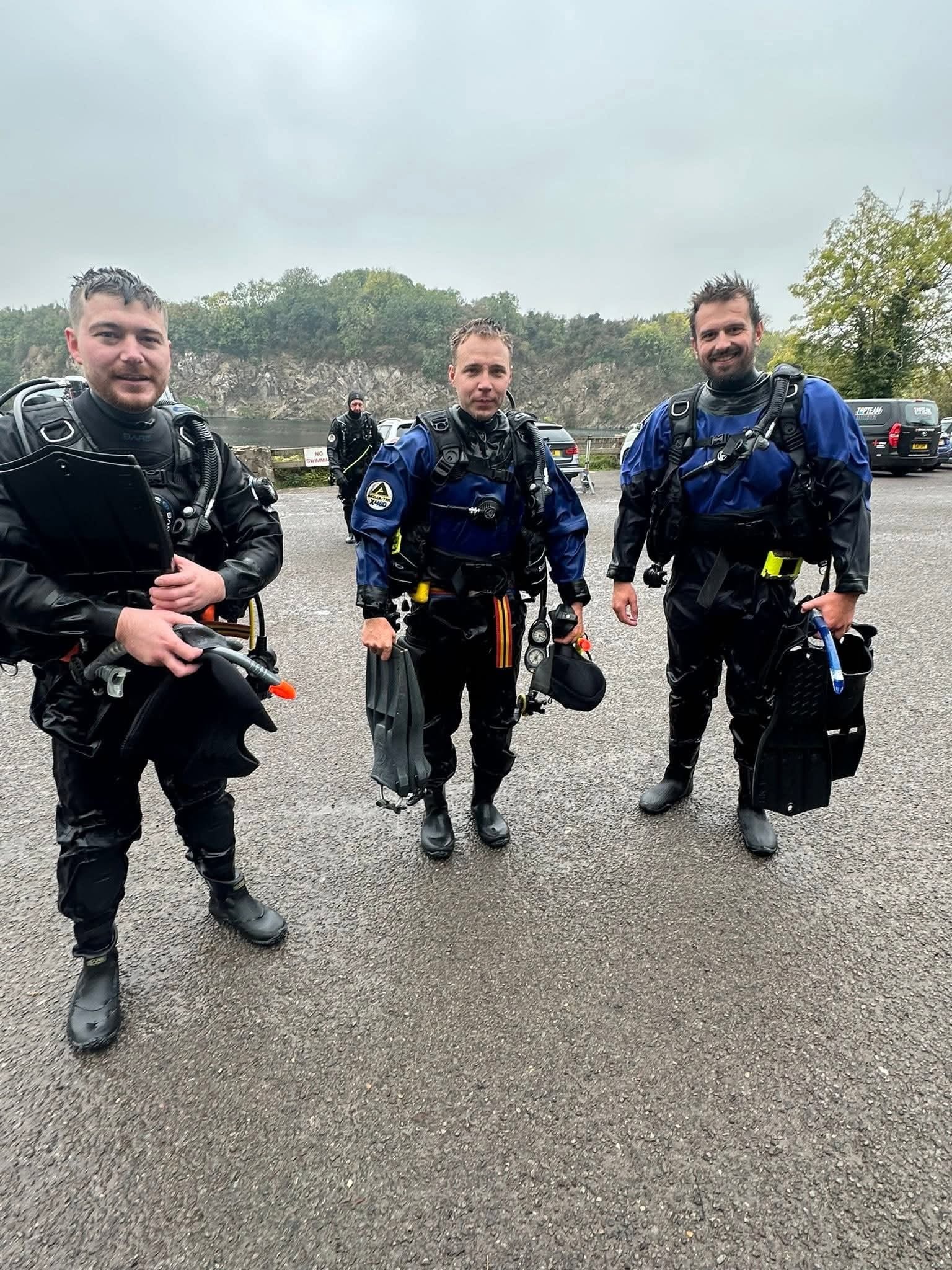 Supportive interaction between instructor and diver